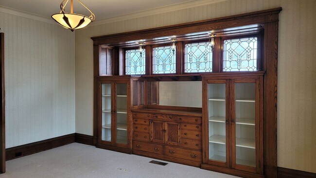 Building Photo - 415 Division St