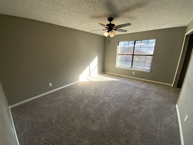 Building Photo - 5712 Sorenson St