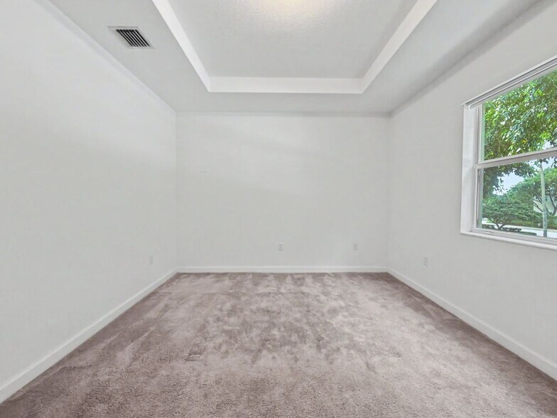 Building Photo - 2644 SE 15th Ct