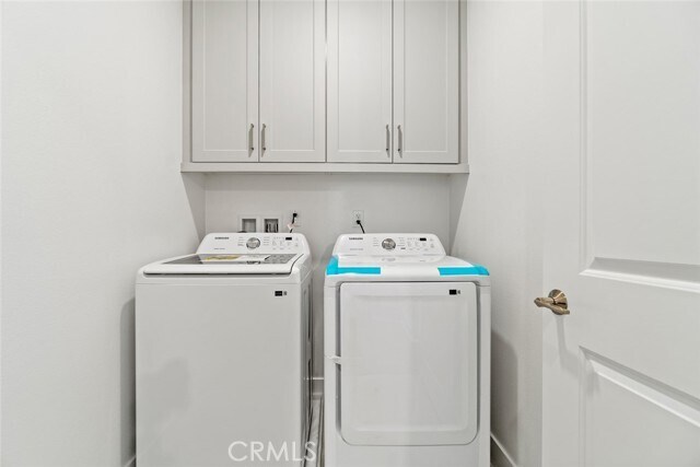 Building Photo - 9337 Astor