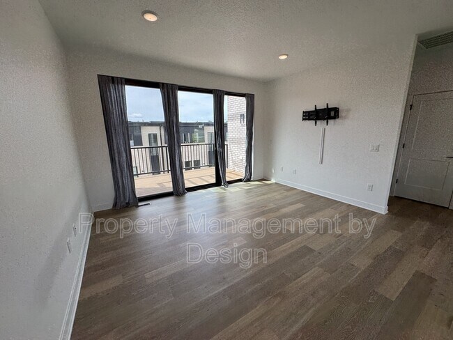 Building Photo - 1371 Keosauqua Way