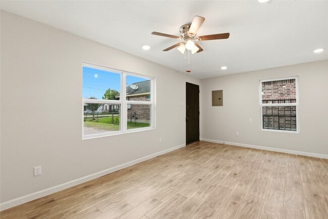 Building Photo - 7010 Brownsville St