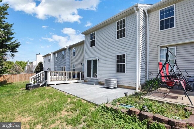 Building Photo - 658 Boxwood Dr