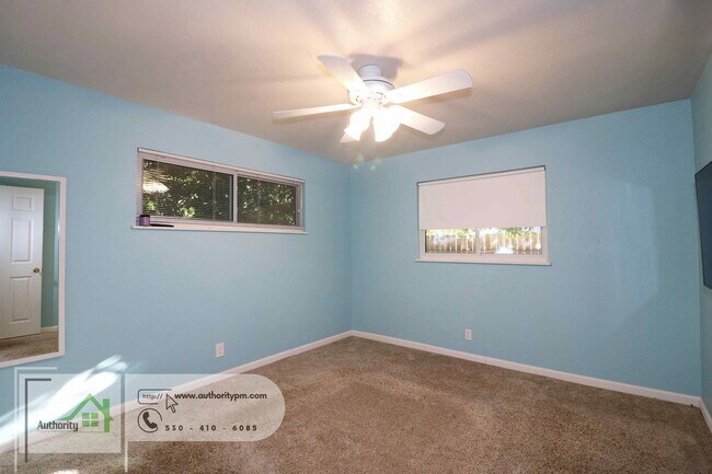 Building Photo - 2202 Canal Dr