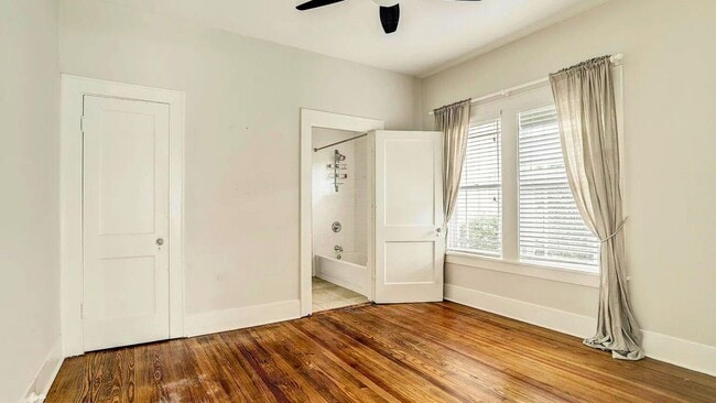 Building Photo - 2220 Avalon Pl