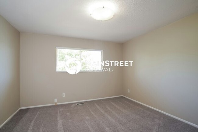 Building Photo - 4 Bedroom Pet-Friendly Home in Clearfield,...