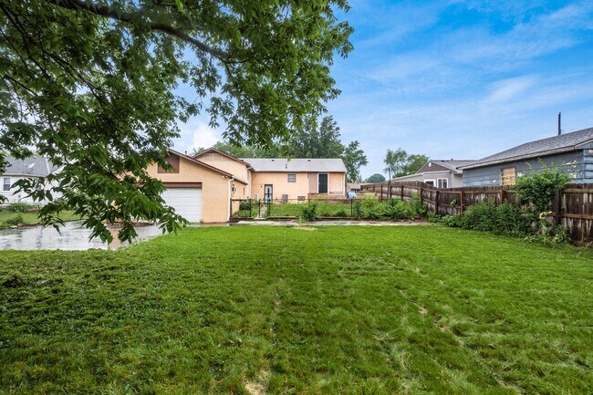 Building Photo - 123 E Alcott Rd