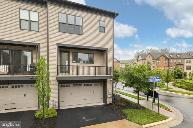 Building Photo - 12311 W Oaks Dr