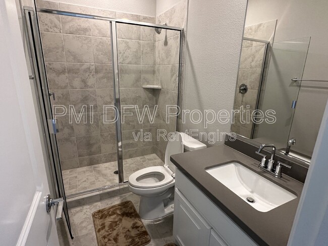 Building Photo - 2222 McMullin Dr