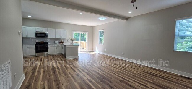 Building Photo - 2728 Crawford Ave