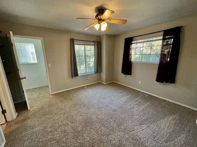 Building Photo - Beautiful Home with heated 2 car garage! C...