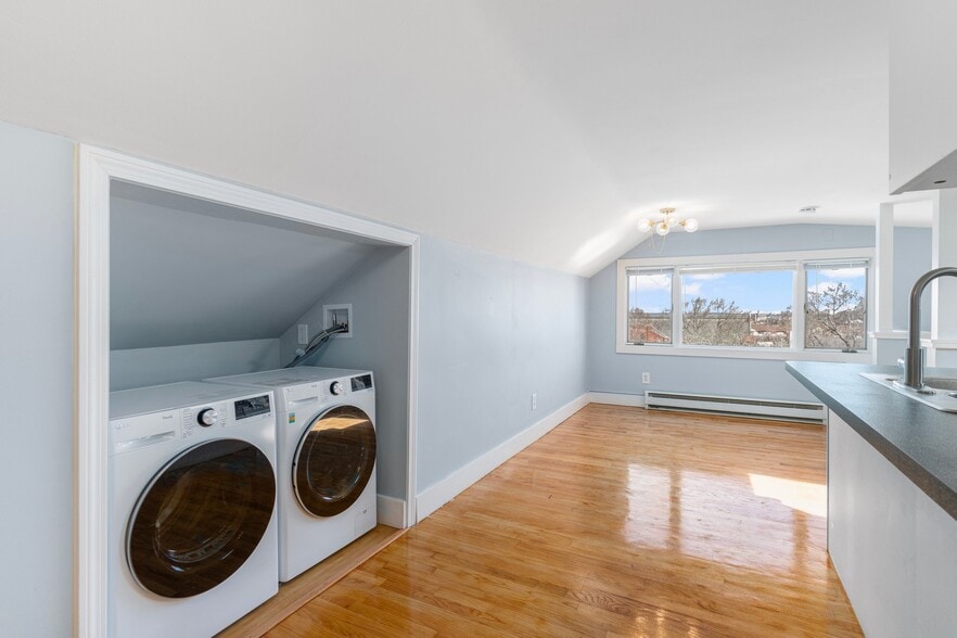 Building Photo - 64 Rochambeau Ave
