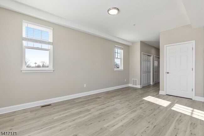 Building Photo - 152 N Auten Ave