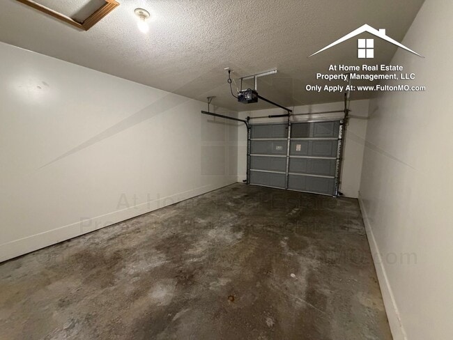 Building Photo - Gates Boulevard 2633–2635 Duplex