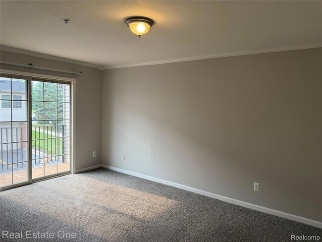 Building Photo - 29285 Glen Oaks Blvd E