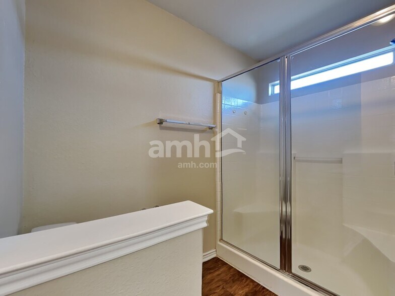 Building Photo - 111 Maned Dr