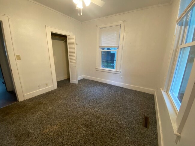 Building Photo - 620 E Delmar St