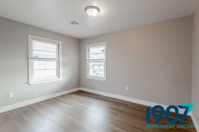 Building Photo - Completely Updated 3-Bed, 2-Bath Home in O...