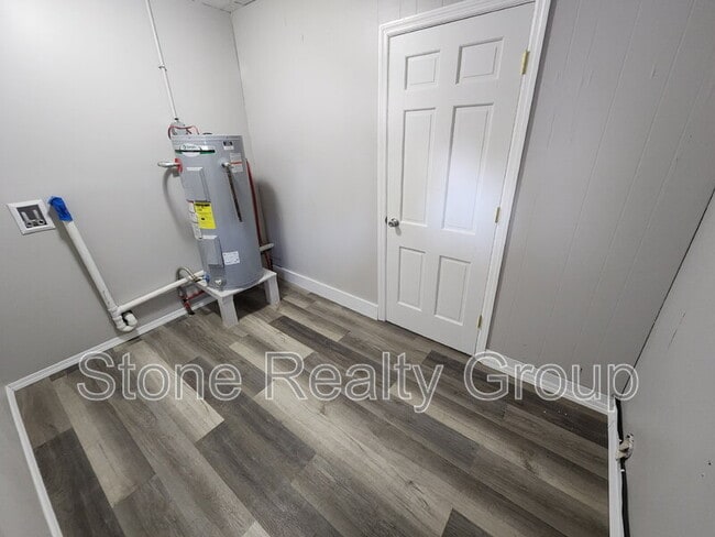 Building Photo - 2200 S 8th St