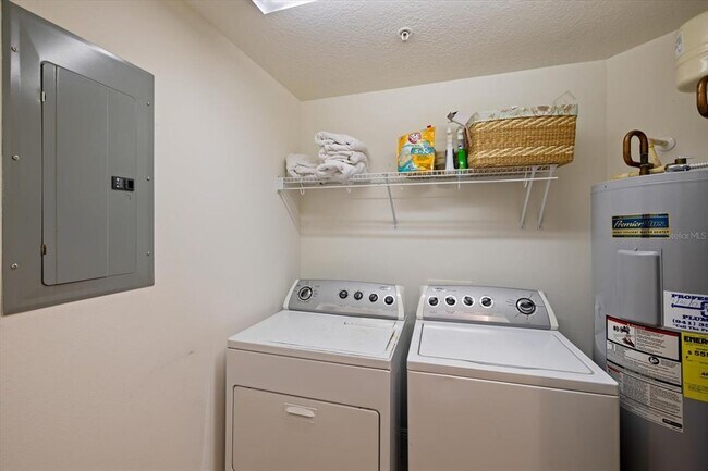 Building Photo - 800 N Tamiami Trl