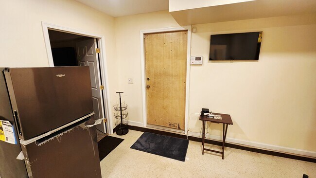 Building Photo - 240 Clinton Pl