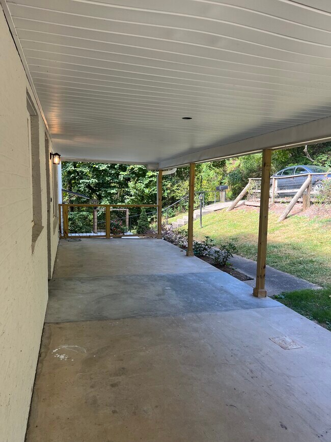 Building Photo - Pine Hill Apartments