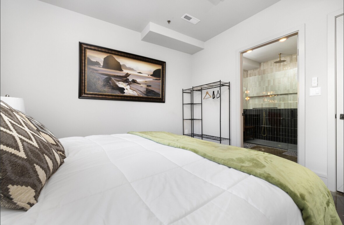 Master Bedroom - 14 Bank St