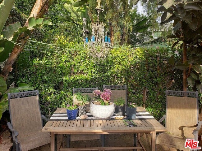 Building Photo - 8605 Rugby Dr