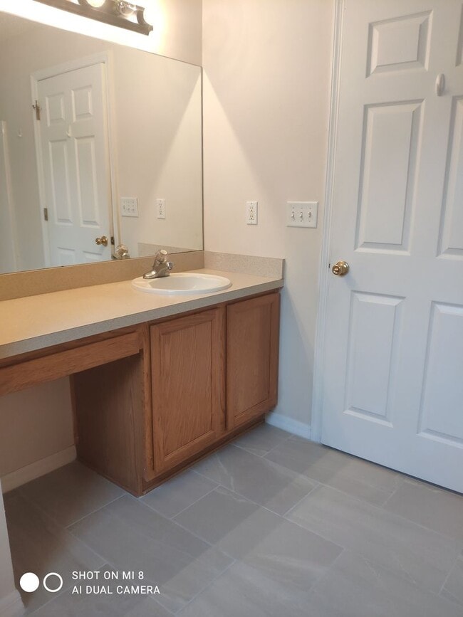 Building Photo - 4/2/2, with screen porch. Convenient locat...