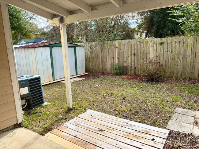 Building Photo - $200.00 Off First FULL Months Rent!