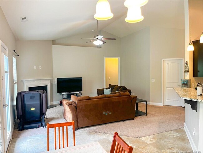 Building Photo - 144 Parkside Dr