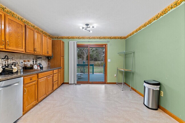 Building Photo - 2422 Cedar Crest Dr