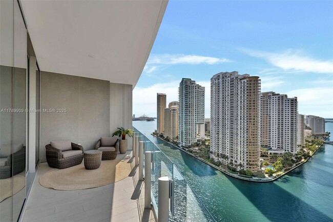 Primary Photo - 300 Biscayne Blvd Way