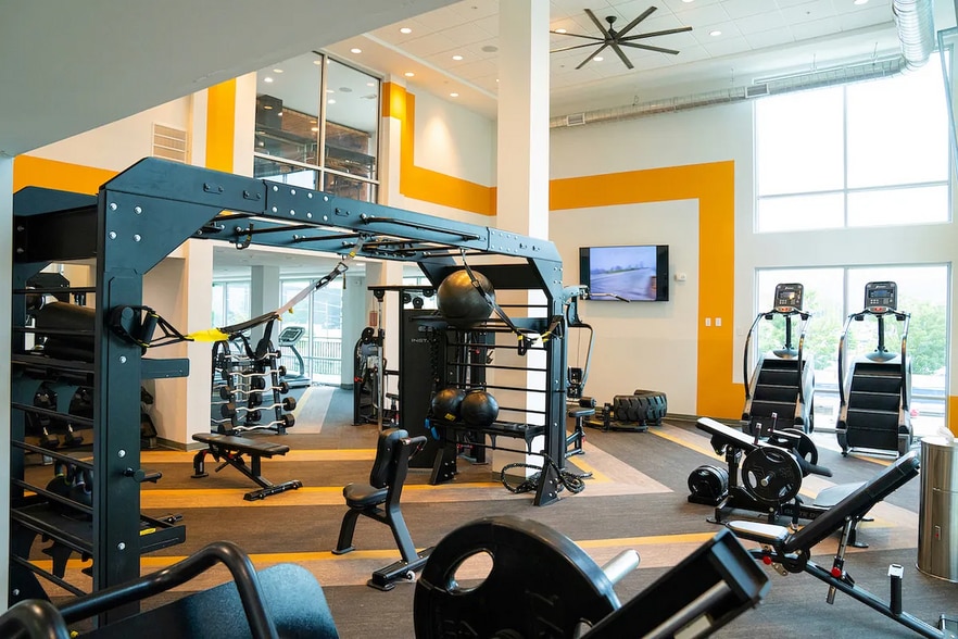 Building Photo - 302 13th St S