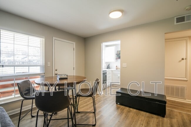 Building Photo - 4605 Coronado Dr