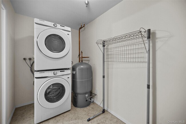 Building Photo - 520 Ashford Ave