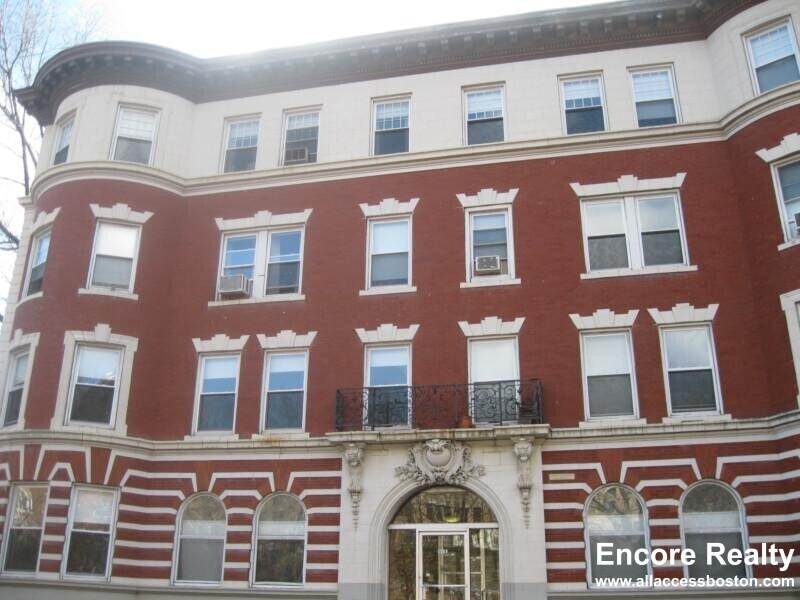 Building Photo - 1583 Beacon St