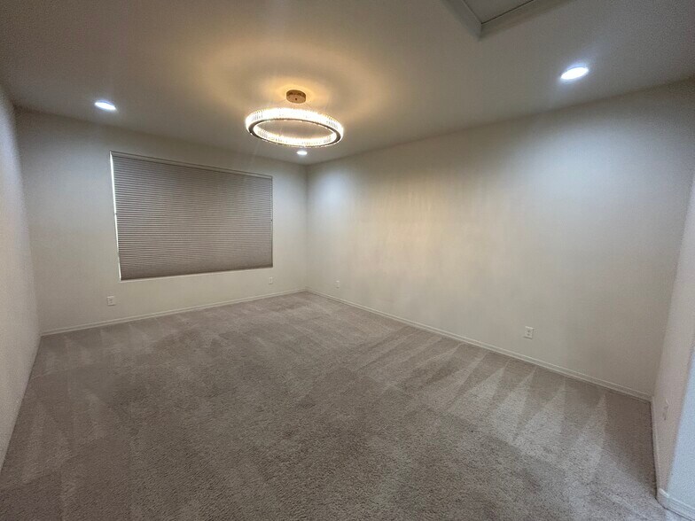 Building Photo - 8909 W Missouri Ave