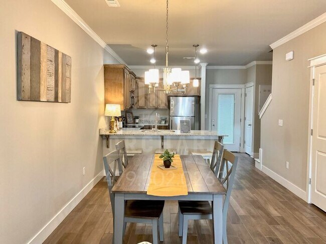 Building Photo - 2 Bed/ 2.5 Bath | Townhome in Siloam Springs! Must Move-in by 6/30