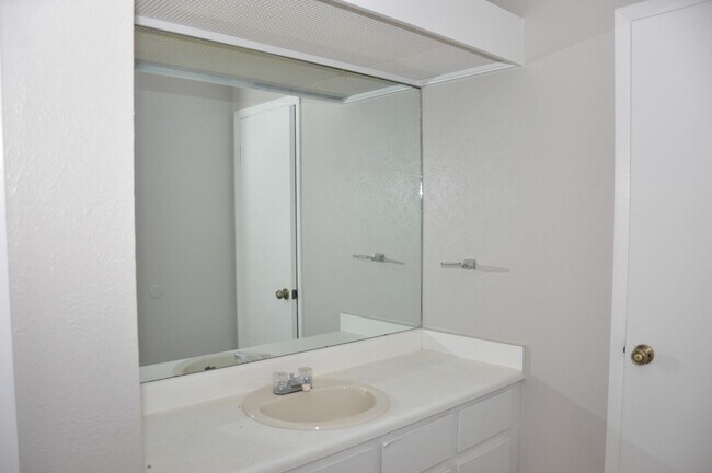 Building Photo - 10810 Topperwein Dr