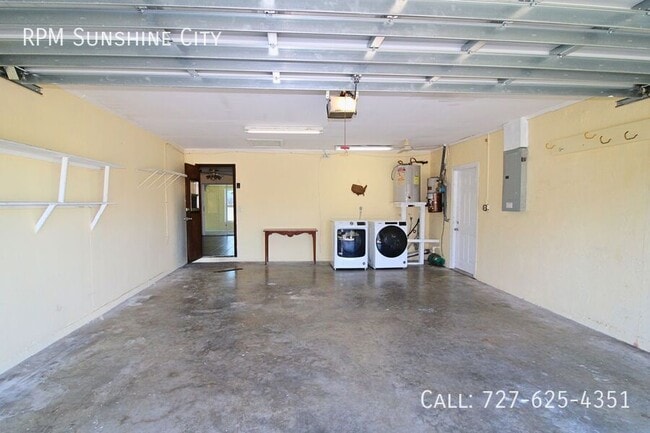 Building Photo - 849 15th Ave SW