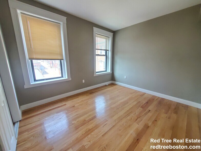 Building Photo - 1914 Beacon St