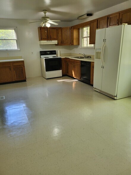 Building Photo - 5336 Charles Ave