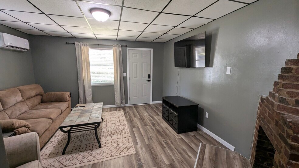 Building Photo - 714 Maple Oak Ln
