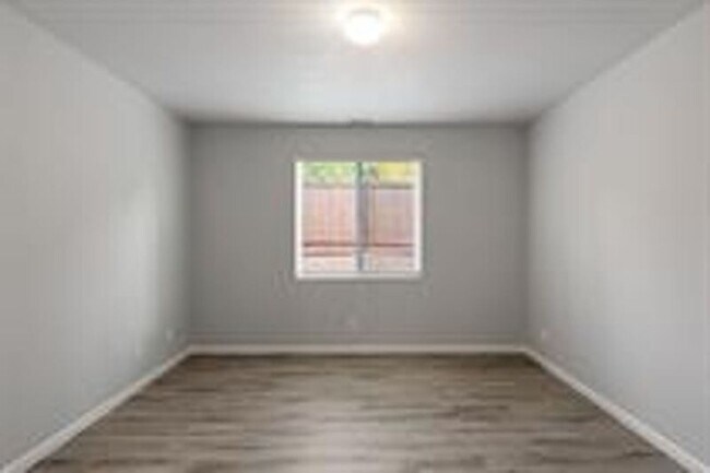 Building Photo - 16907 91st Dr NE
