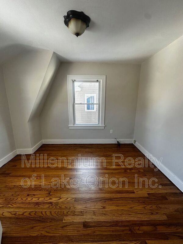 Building Photo - 24 Utica Rd