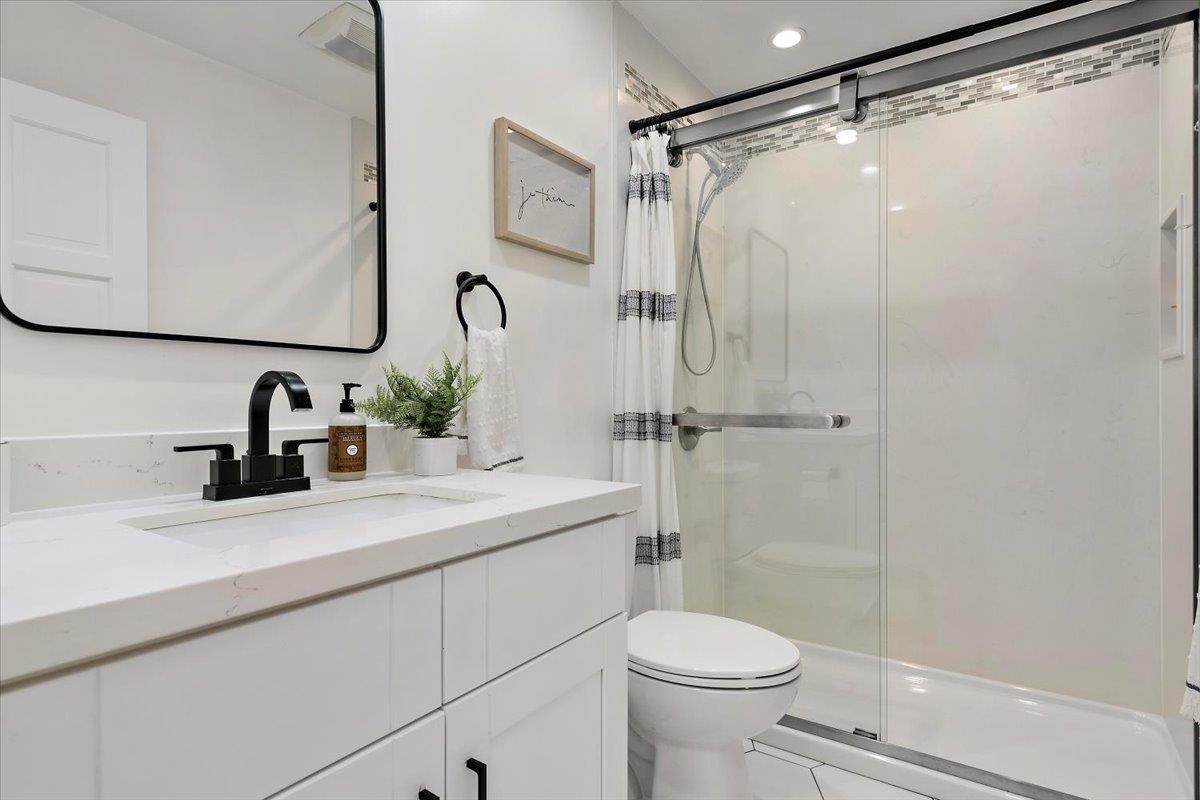 Bathroom - 789 Canada Rd