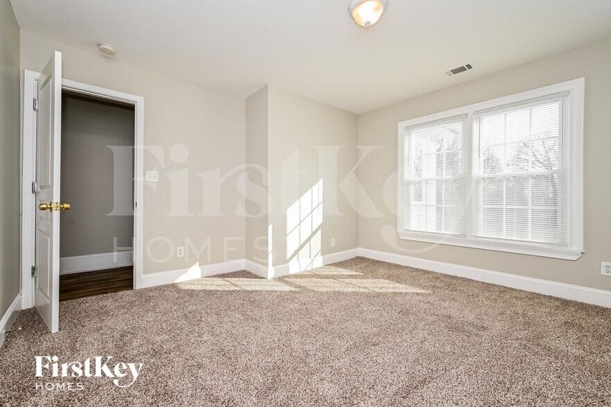 Building Photo - 171 Doane St SW
