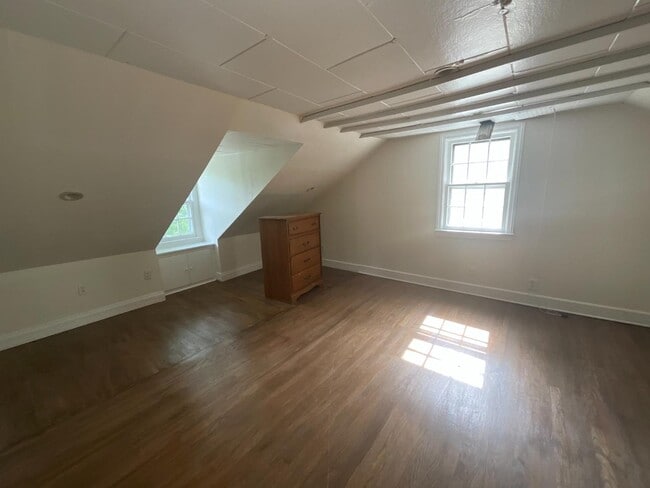 Building Photo - 1203 W Friendly Ave