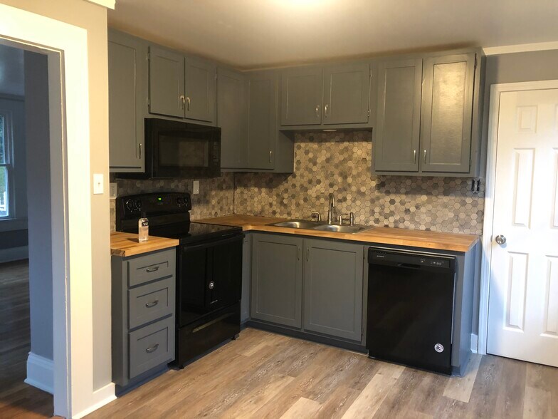Kitchen remodeled in 2022 - 2214 Oak St
